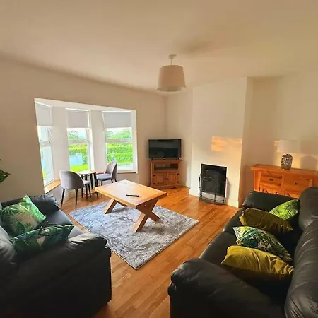 Holiday home Hollymount House