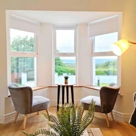 Holiday home Hollymount House *